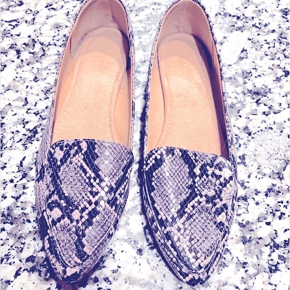 🌸Snake Skin Loafers - Picture 2 of 4